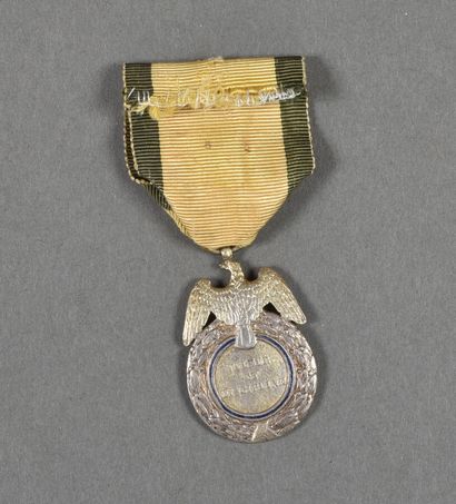  France. Médaille Militaire du 1°Type, à ruban plus large, ( 2 petits éclats à l...