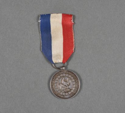null France. Médaille de Juillet (1831), gravée sur la tranche « Donnée par le Roi),...