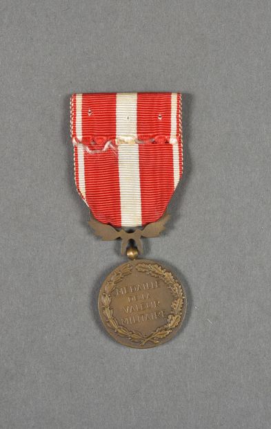 null France. Médaille de la Valeur Militaire 1956, signée J.Carlier, poinçon « BR...