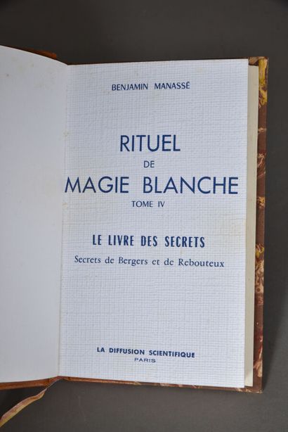 null MANASSÉ Benjamin. RITUEL DE MAGIE BLANCHE. Tome IV, Le livre des secrets, Secrets...