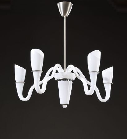null Chandelier with five branches in white Murano glass.

Circa 1990.

H. 80 cm...