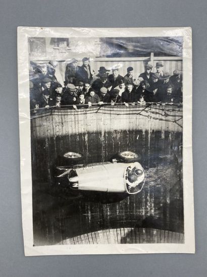 null Robert DOISNEAU (1912-1994)

Couple on Motorcycles (Los Gaaros?). 

Silver print...