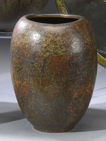 null Claudius LINOSSIER (1893 - 1953) 

Vase obusal à col ouvert sur petit talon...