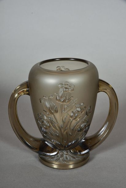 VERLYS

Vase with two handles and ovoid body...