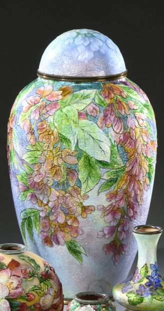 null Camille FAURE (1874 - 1956)

Vase couvert forme " 75/30 " en cuivre à corps...