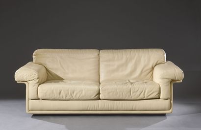 null Sofa of the house De Sède in cream color leather.

Circa 1990

H. 80 cm - L....