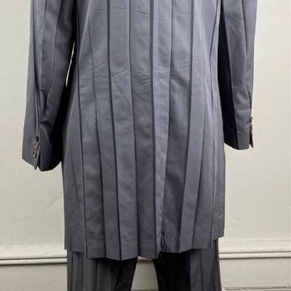 null ISSEY MIYAKE. n°IM98-FD923. Grey/black polyester accordion pleated suit with...