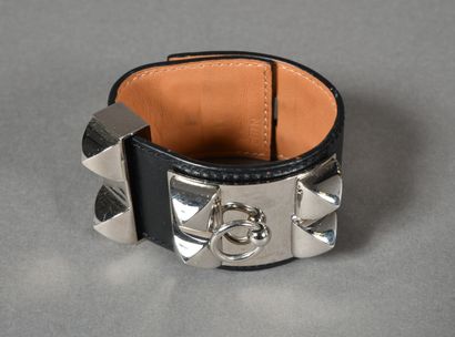 null HERMES Paris made in France. Bracelet Médor en cuir noir, bijouterire en métal...
