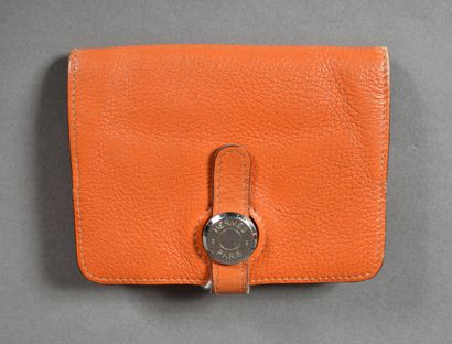 null HERMES Paris made in France. Lot composé d'un porte monnaie, fermoir patte sous...