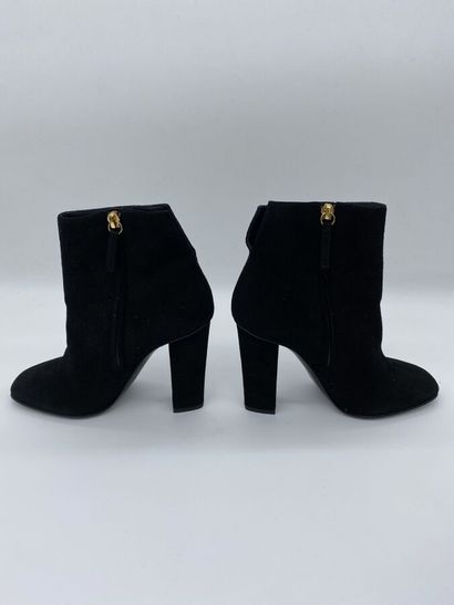 null GIUSEPPE ZANOTTI. Pair of black suede ankle boots, split at the back on a 10...