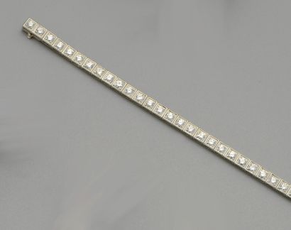 Bracelet ligne en or gris 18K (750/oo) composé...