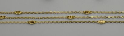 null Antique 18K (750/oo) yellow gold oval necklace with openwork poly-lobed navette...