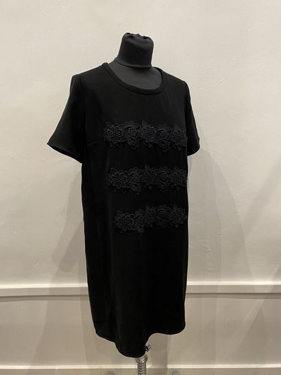 null SONIA by Sonia Rykiel. Robe courte noire, encolure ronde, petites manches, devant...