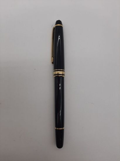 null MONTBLANC Meisterstuck. Stylo feutre fin en résine noir et metal doré, avec...