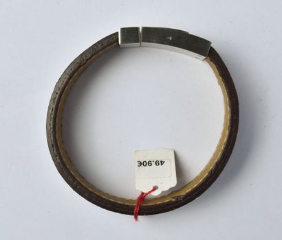 null OXBOW: Chocolate leather bracelet snake, steel clasp ratchet. Length: 21 cm...