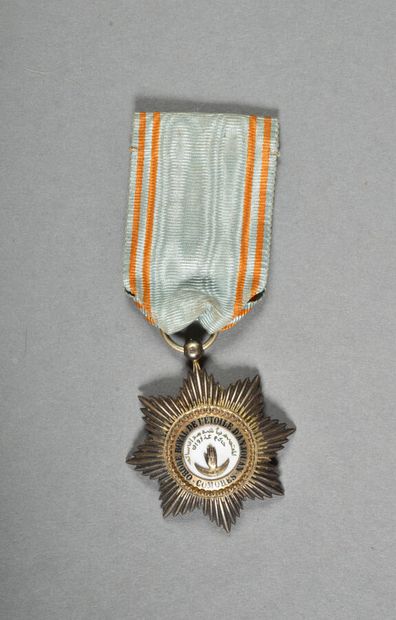 France. Comores. Ordre Royal de l'Etoile...