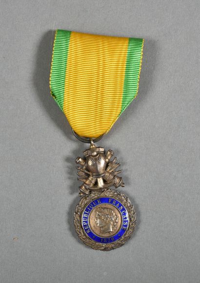 null France. Médaille Militaire 1870, modèle dit des Généraux, trophée uniface à...