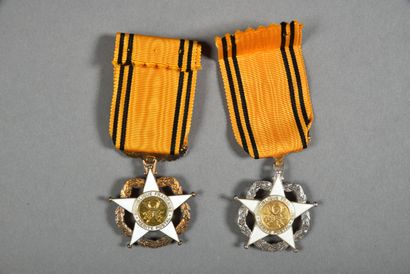 null France. Ordre du Mérite Postal, officier(1), chevalier(1), lot de 2.