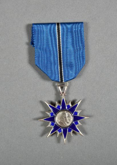null France. Ordre du Mérite Civil, chevalier.