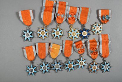 null France. Ordre du Mérite Social, officier(6), chevalier(7), dont un très rare...