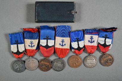 null France. Médaille d'Honneur/Travail des Marine Marchande et Militaire, variantes,...
