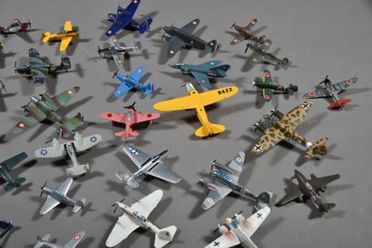 null AVIATION. Maquettes d'avions, fabrication artisanale CHAUBET, lot de 50.