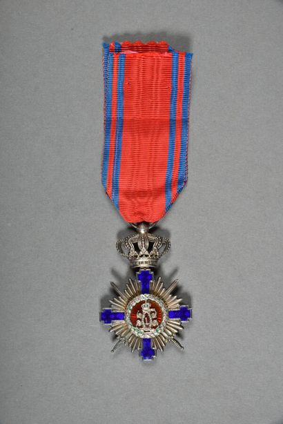 null ROUMANIE. Ordre royal de l'Etoile, 1°type chevalier à titre militaire à glaives...