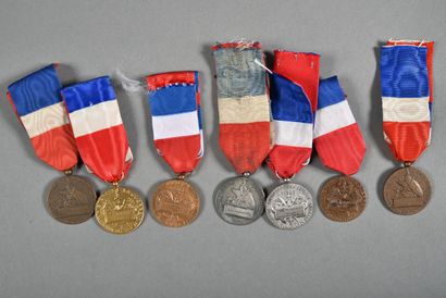 null France. Médaille d 'Honneur du Travail des Ministères de la Guerre, variantes,...