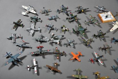 null AVIATION. Maquettes d'avions, fabrication artisanale CHAUBET lot de 50.