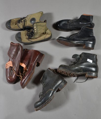 null USA/France. Paires de Chaussures brodequins, datés 1943/1945/1949 (3), paire...