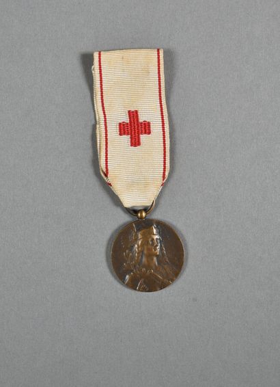 France. Croix Rouge, médaille du Cinquantenaire...