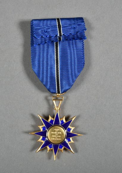 null France. Ordre du Mérite Civil, officier.
