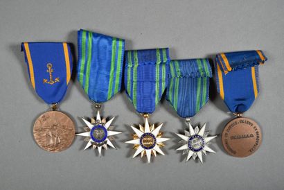 null France. Ordre du Mérite Maritime, officier(1), chevaliers(2), médailles de la...