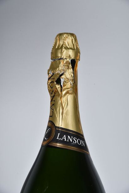 null 1 MATH CHAMPAGNE BRUT BLACK LABEL (Caisse Bois d'origine) (600 cl) Lanson NM.

TVA...