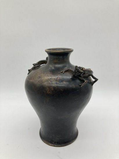 null Baluster vase with a small neck, in bronze with a brown patina, the shoulder...
