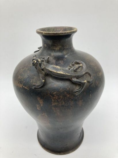 null Baluster vase with a small neck, in bronze with a brown patina, the shoulder...