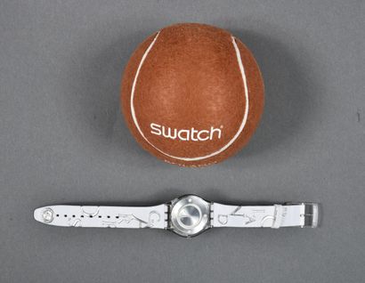 null Montre Swatch réf GE179, modèle "Rolland Garros » bracelet argenté, écrin spécial...