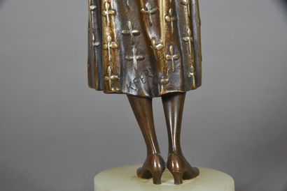 null Karl PERL (1876-1965)
" Élégante au chapeau ". Épreuve en bronze à patine doré...