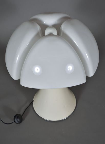 null Gae AULENTI.
Lampe Pipistrello modèle 620, piétement télescopique.
Edition MARTINELLI...