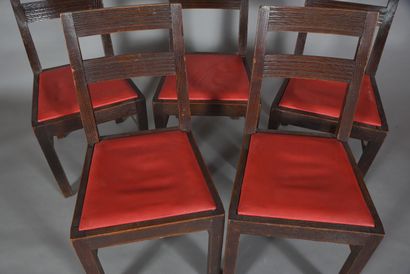 null TRAVAIL FRANCAIS 1950
Table de salle à manger et ses cinq chaises en chêne teinté...