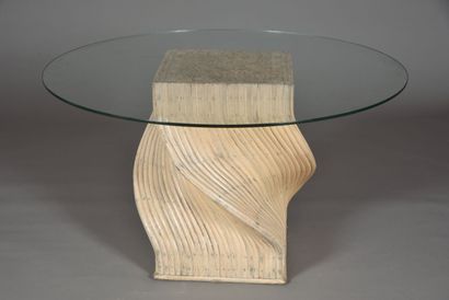 null John MCGUIRE. 
Table à pied torsadé en bambou et plateau en verre. 
Circa 1970....