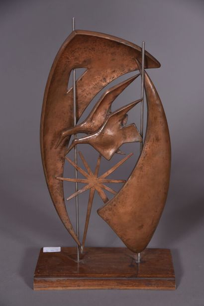 null Attribuée à Robert RIGOT.
"Oiseaux en vol".
Sculpture en bronze et socle en...
