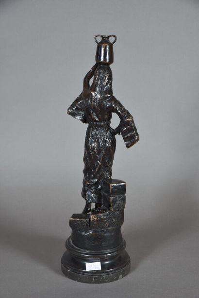 null LEROUX Gaston (1854-1942) (D'après). Sculpture orientaliste, la porteuse d'eau....