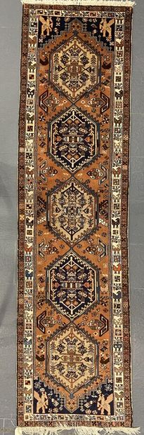 null ABADE RUG.
Chain weft cotton velvet wool. 
Decorated with 5 medallions framed...