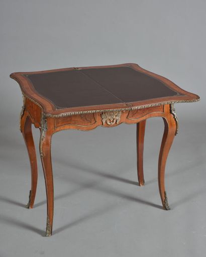 null Table de jeux dans le style Louis XV en bois de placage, plateau portefeuille,...