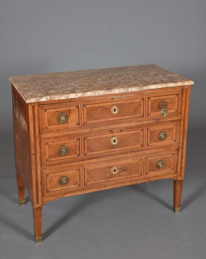 null Chest of drawers in the Louis XVI style, walnut veneer and composite fillets...
