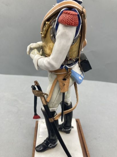 null ADRIEN VAN GERDINGE (1921-2006). 
Figurine en porcelaine, Carabinier de la Cavalerie...