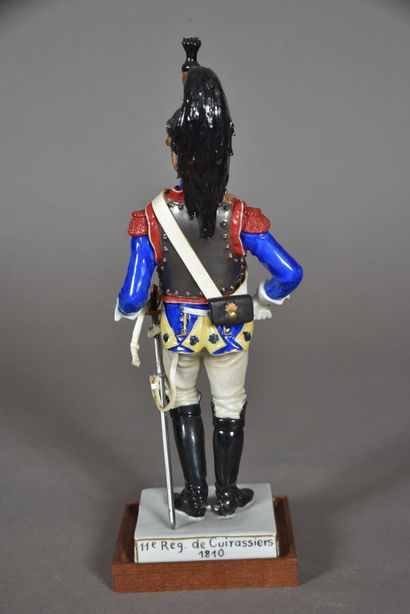 null ADRIEN VAN GERDINGE (1921-2006). 
Figurine en porcelaine. Cuirassier du 11°Régiment,...