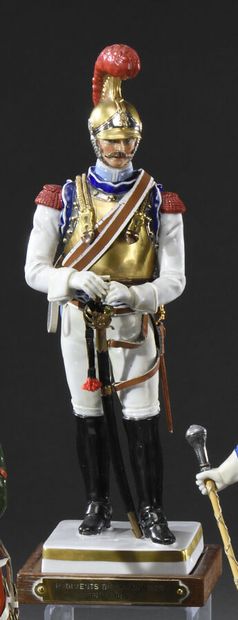 null ADRIEN VAN GERDINGE (1921-2006). 
Figurine en porcelaine. Carabinier à Cheval,...