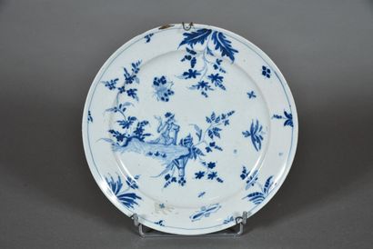 null MARSEILLE
Earthenware plate with plain edge decorated in blue monochrome with...